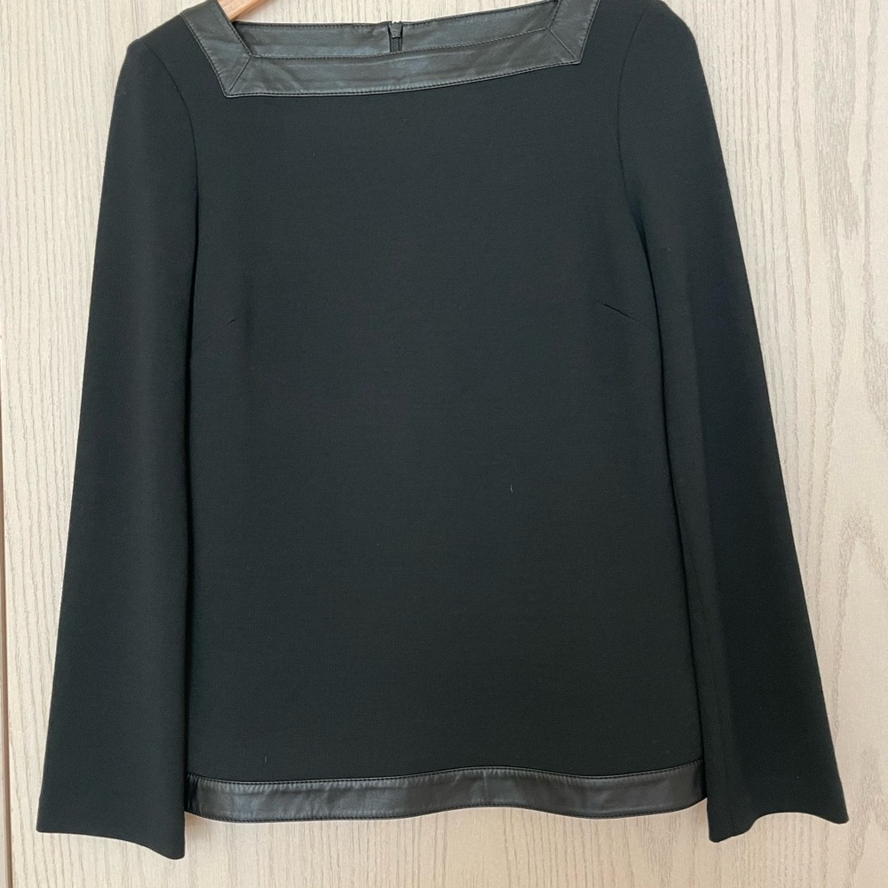 St. John Long Sleeve Black Top with Neck and Bottom Detailed Leather Size 4 New